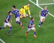 强队在欧洲顶尖比赛中展现统治力的英文